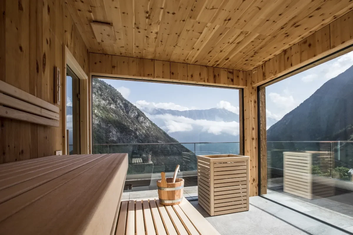 Panorama-Sauna im 4. Stock des Burgaunerhof mit Blick ins Martelltal